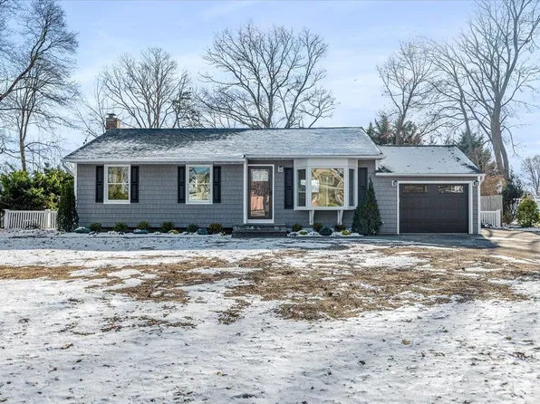 18 Irving Place, Islip Terrace, NY 11752