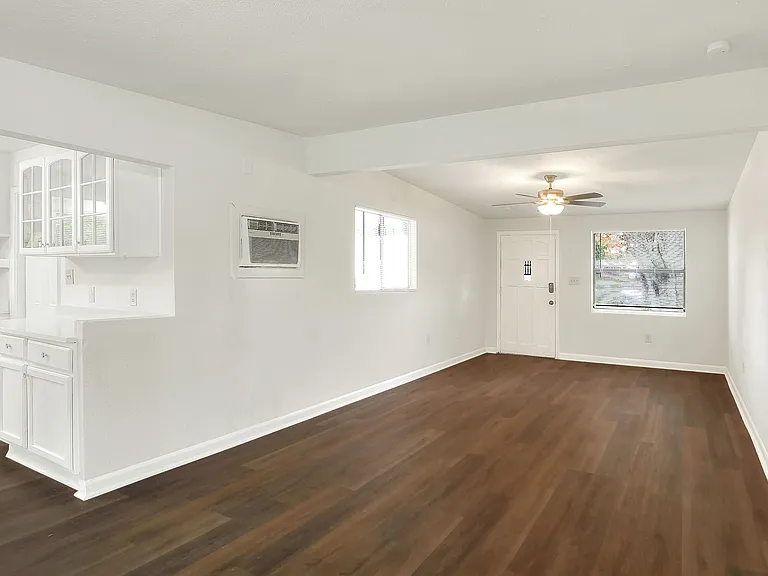 3006 Pinedale Ave — Photo 4