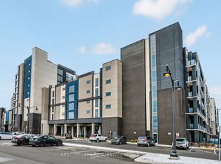 16 Concord Pl #220, Grimsby, ON L3M 0G7