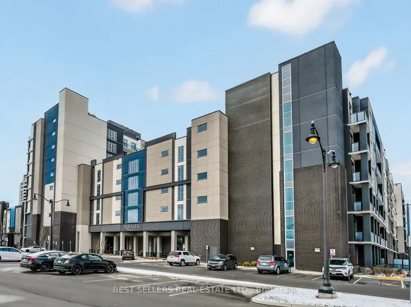 16 Concord Pl #220, Grimsby, ON L3M 0G7