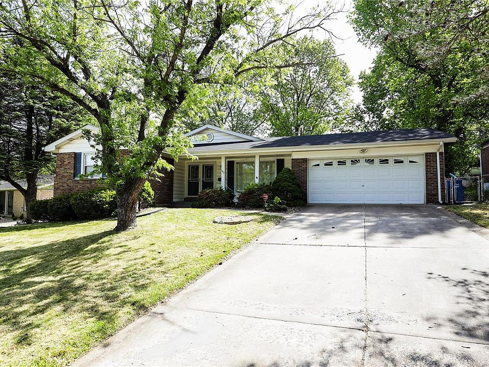1st image of 640 Meadowgrass Dr