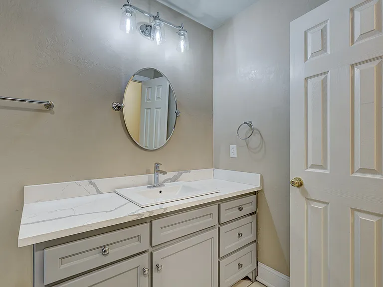 2104 Del Simmons Dr — Photo 35