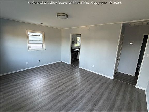 3rd image of 2913 Pence St S