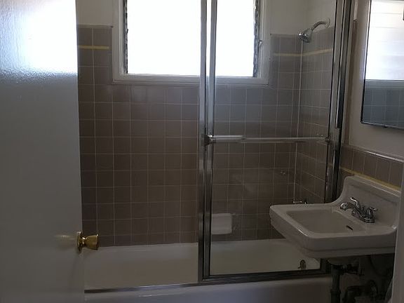 5th image of 1005 W Huntington Dr APT F