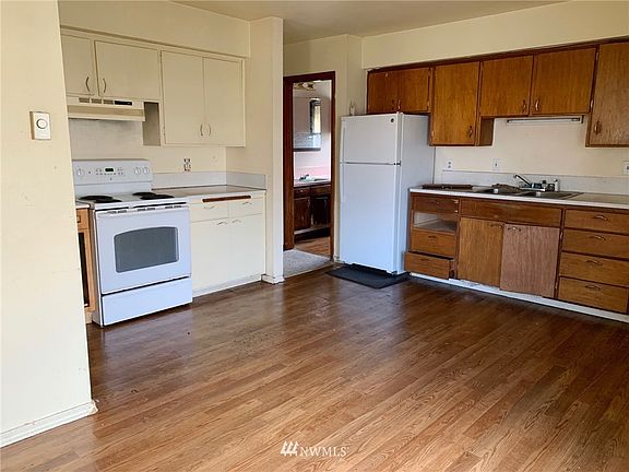 5th image of 2904 E N Street