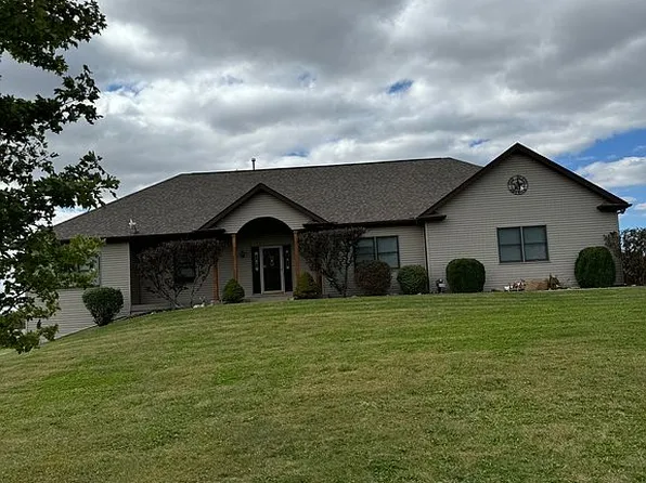 2099 Daysville Rd, Franklin Grove, IL 61031