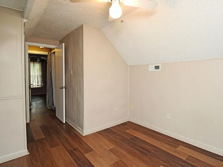 212 Goshen Ave — Photo 6