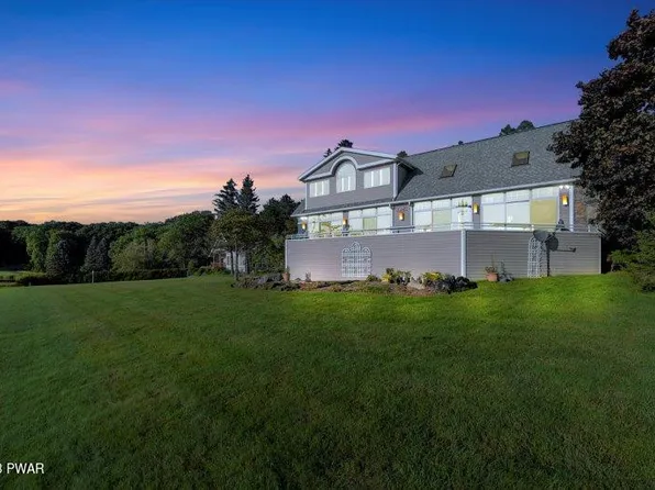 134 Fairway Dr, Lords Valley, PA 18428