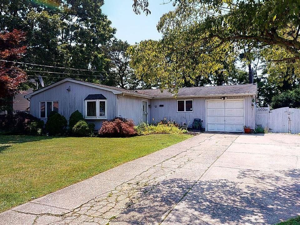 1st image of 64 Appel Dr E