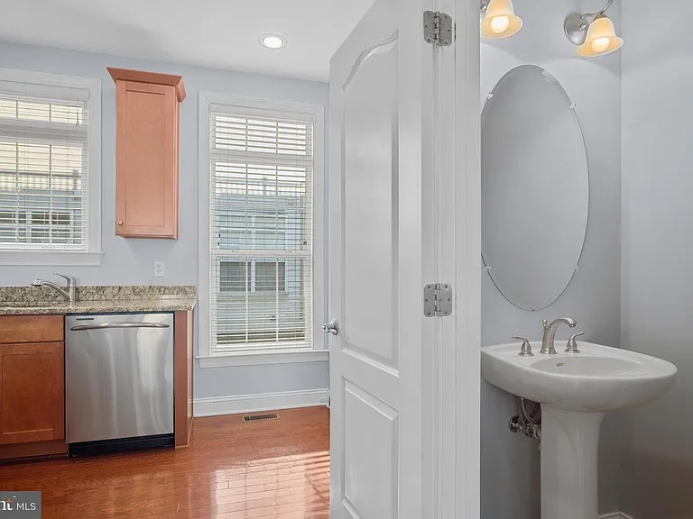 428 N Thomas St — Photo 12