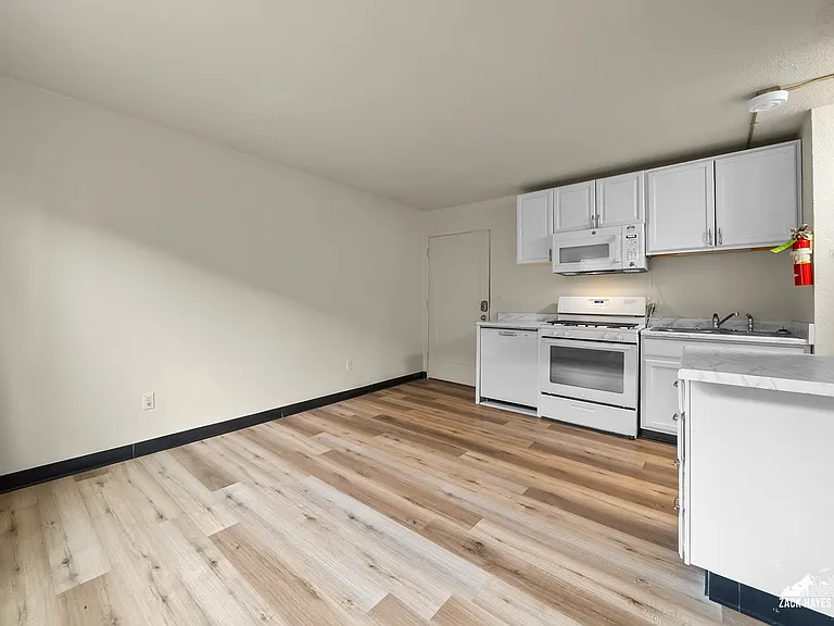 618 Gambell St #11 — Photo 14