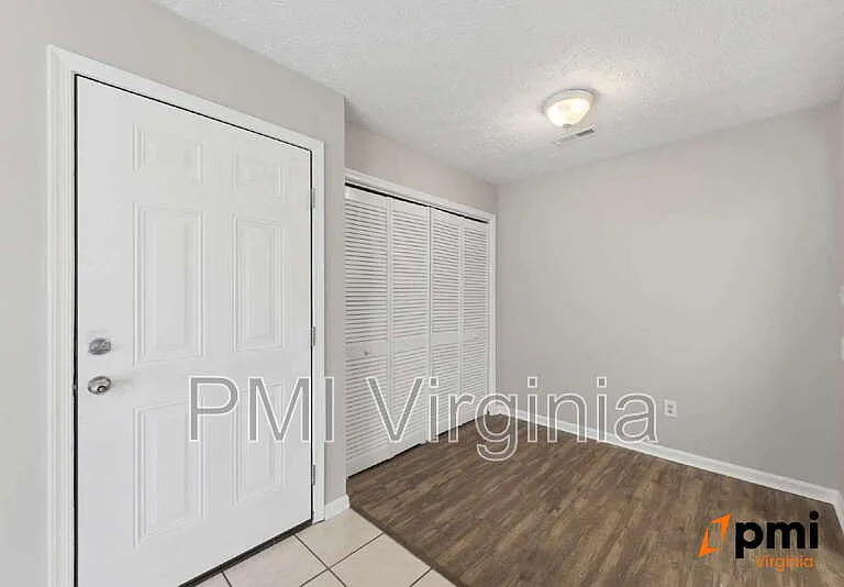326 Wells Ct — Photo 16