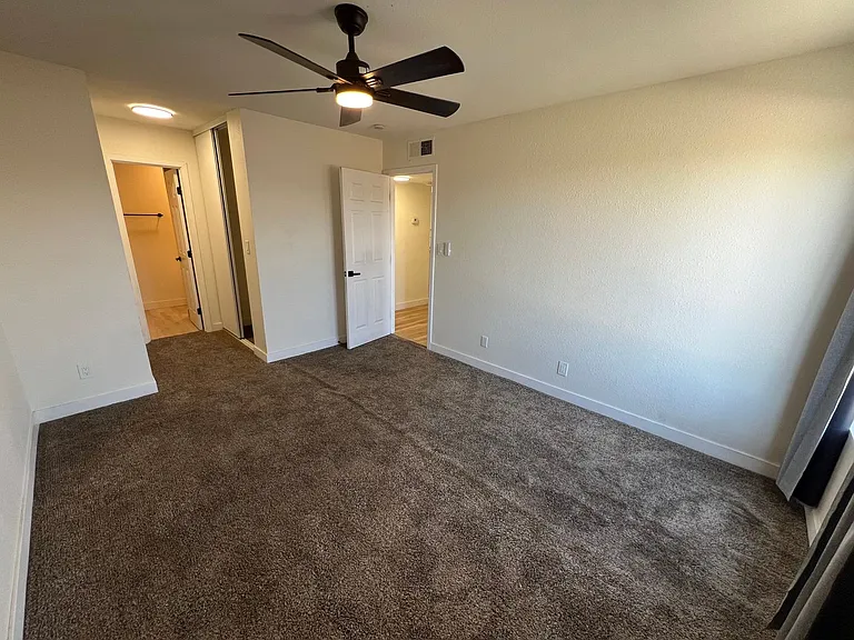 1534 Hialeah Dr #D — Photo 17