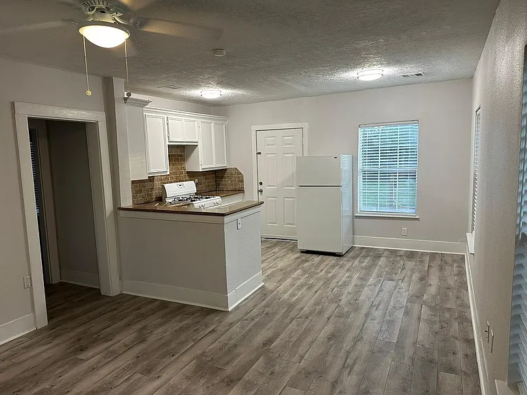 1456 Godwin St — Photo 1