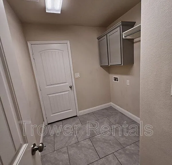 1021 E 90th Ct — Photo 22