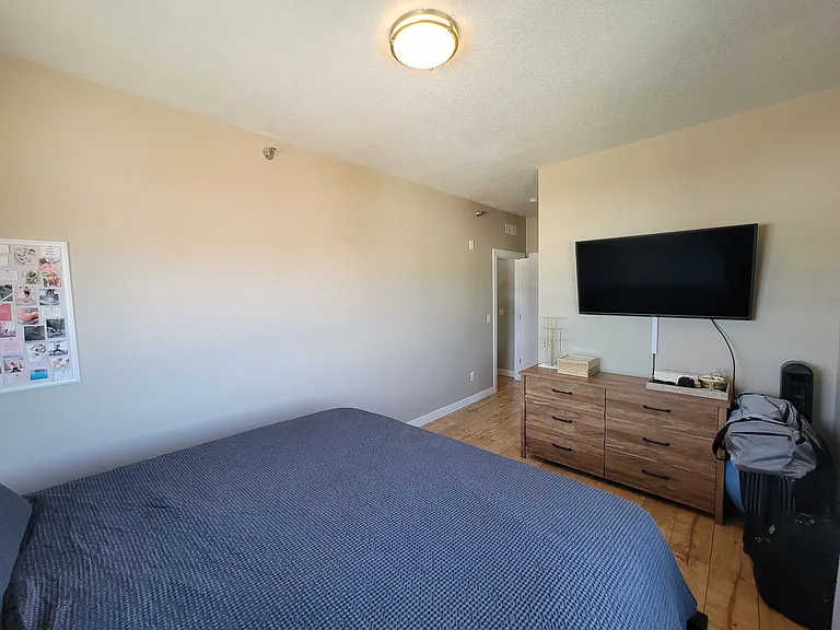 221 E 5th St — Photo 7