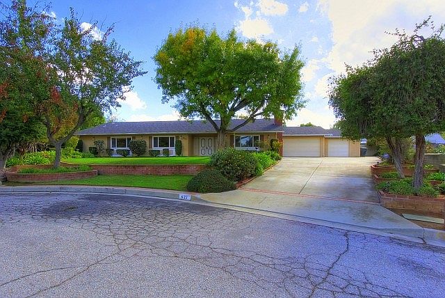 1st image of 627 Center Crest Dr