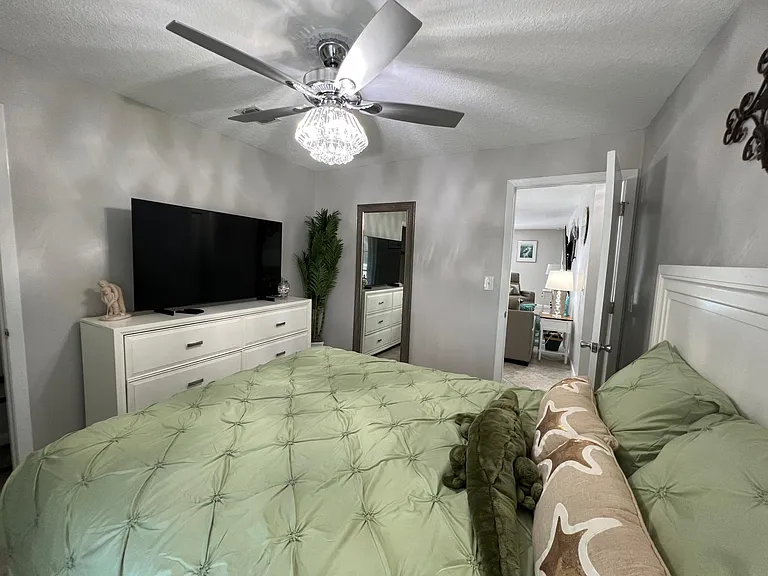 Golf Bedroom with Fan, UHD Smart TV and more