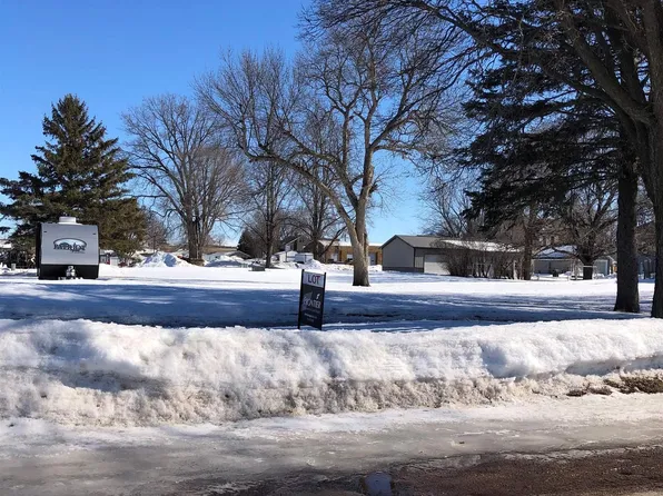 109 N Adams St, Rock Rapids, IA 51246