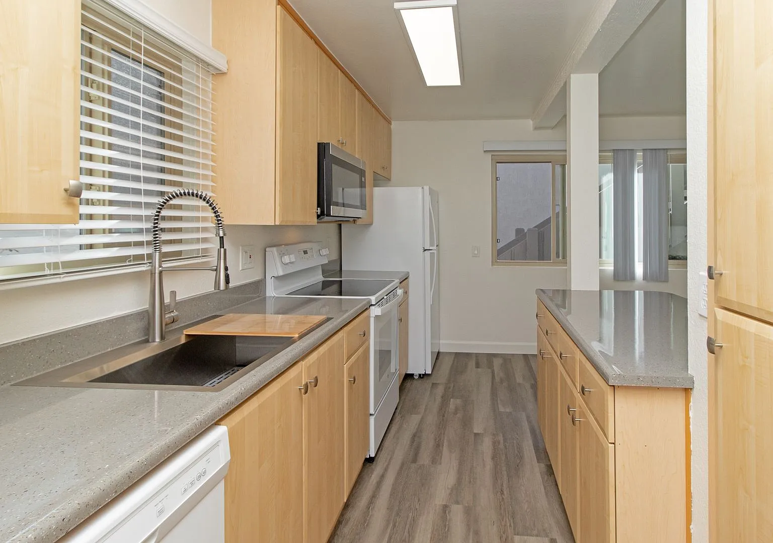 Adams Street Apartments — Photo 3