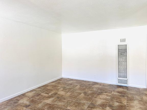 2nd image of 4830 Canoga St #B
