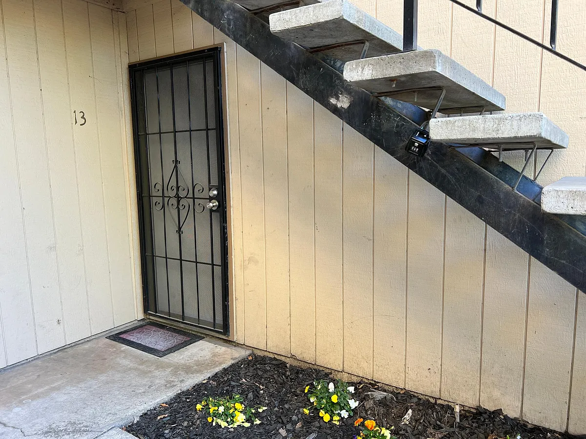 Building Photo - 328 Northbank Ct #13