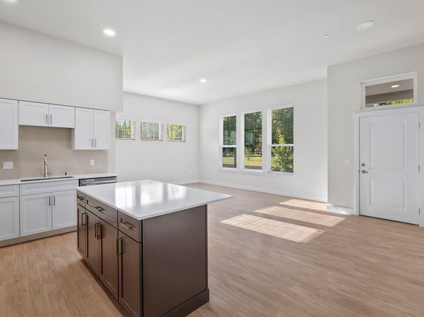 350 N St SE #204