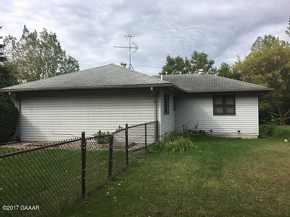 2nd image of 1613 County Road 22 NW