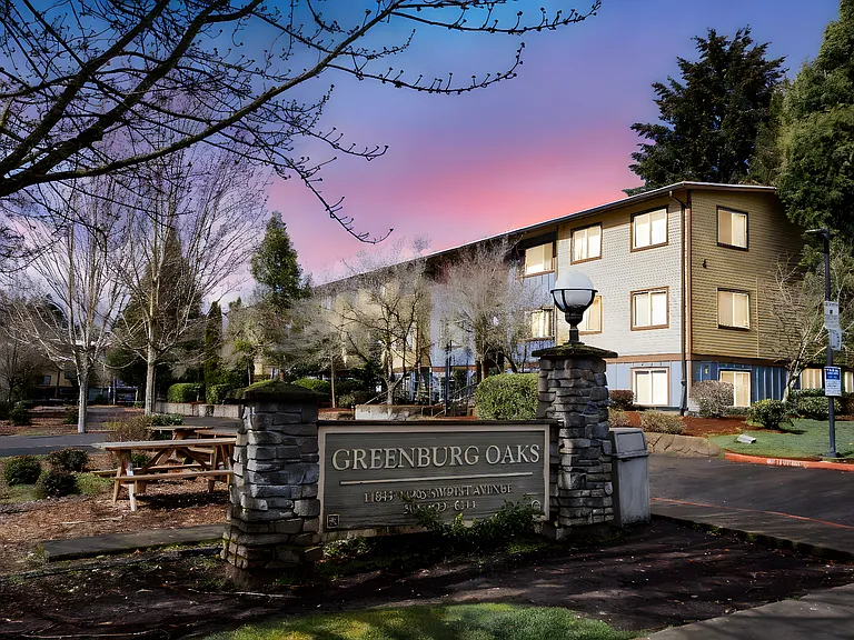 Greenburg Oaks Apartments — Photo 3