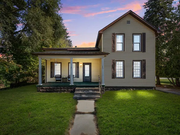 127 S Oak St, Evart, MI 49631