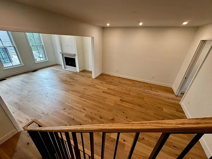 230 Washington St NE — Photo 9