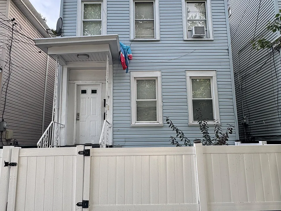 9 Garfield Ave