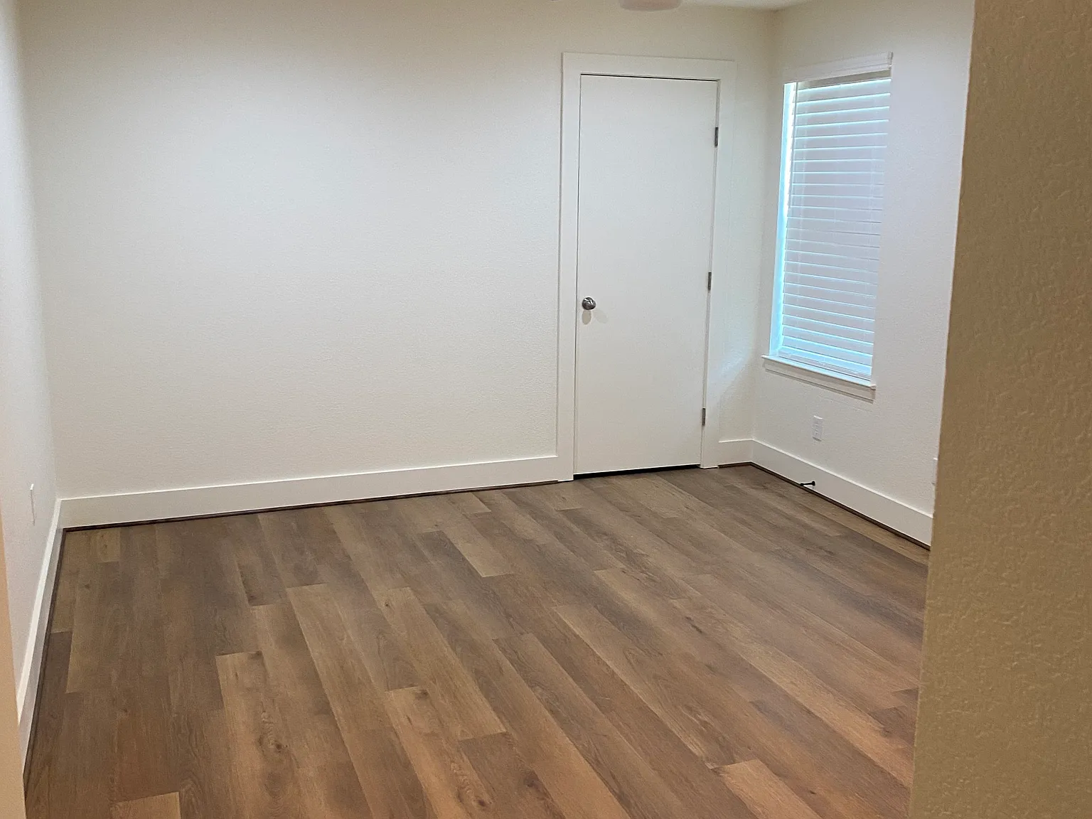 2 bed, 1000 sqft, $1,400 — Photo 3