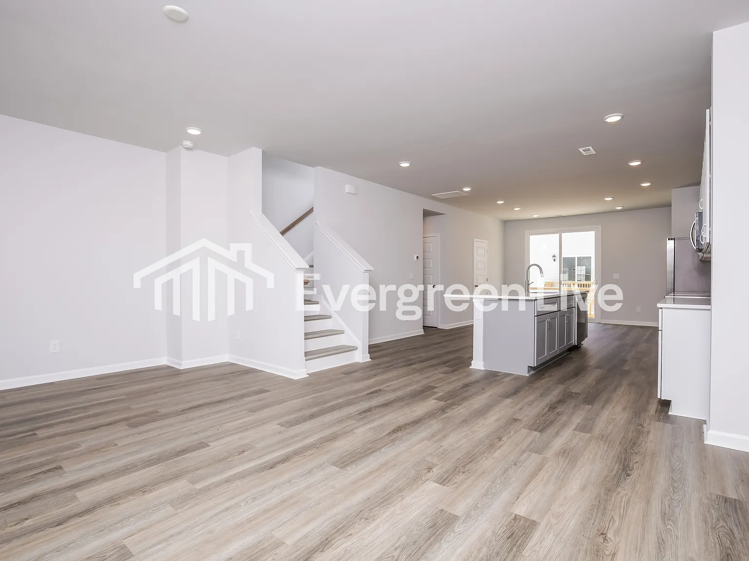 4 bed, 3.5 bath, 1820 sqft, $2,045 — Photo 4