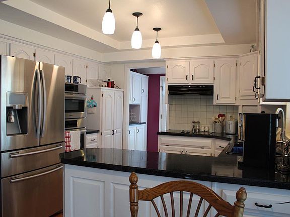 4th image of 1109 SW Stonecreek Dr