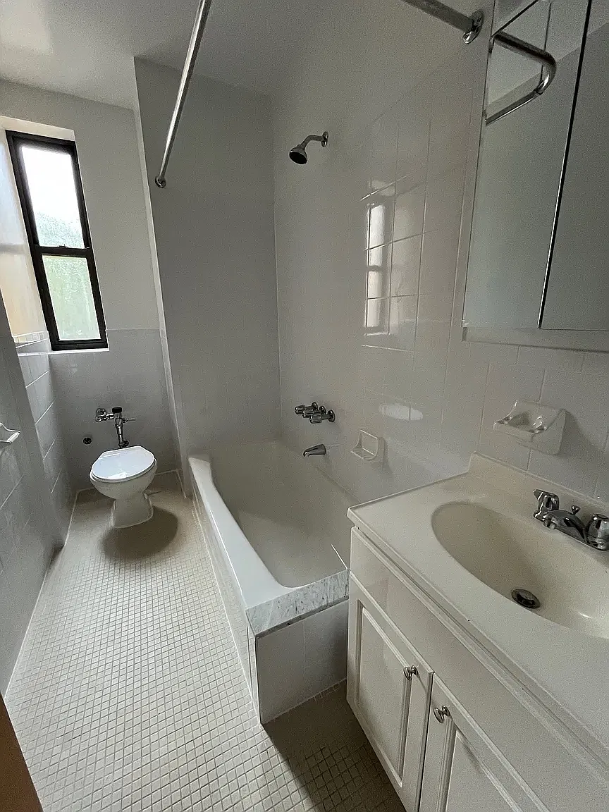 2905 Beverley Road — Photo 4