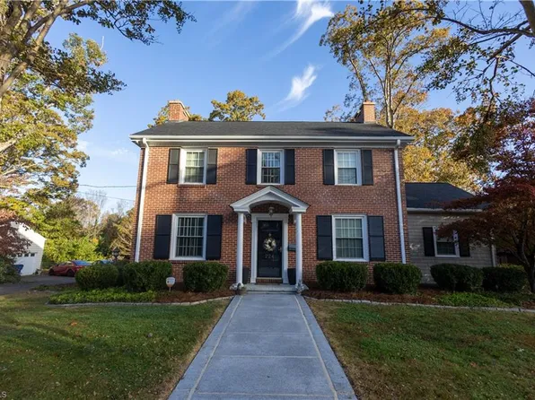 224 Grace St, Mount Airy, NC 27030