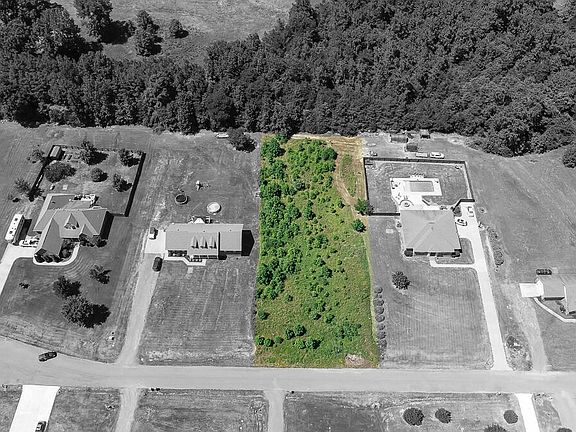 4th image of 714 Stoneridge Cir