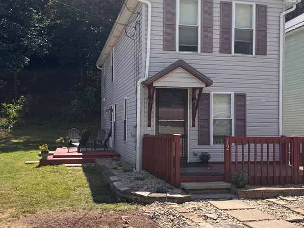 12 Young Ln, Charleroi, PA 15022