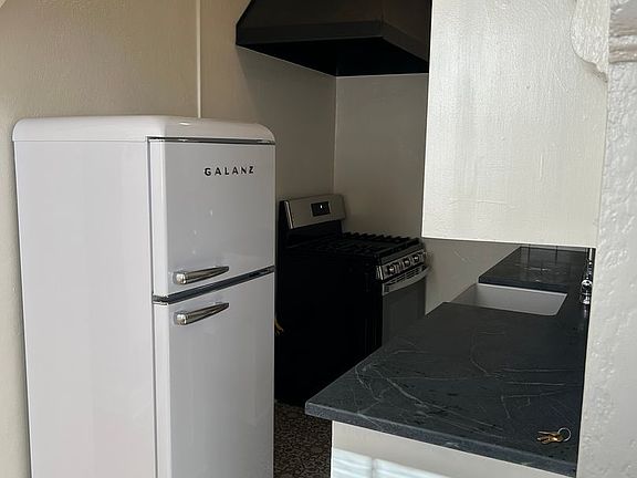5th image of 515 E Ivinson Ave #201