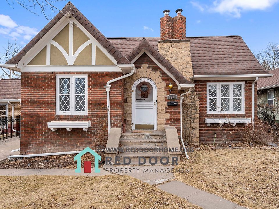 1st image of 2209 1st Ave S
