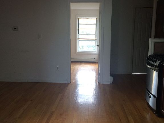 4th image of 60 Putnam Ave