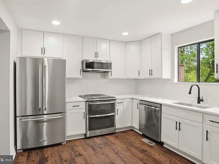 1382 Almond Dr — Photo 13