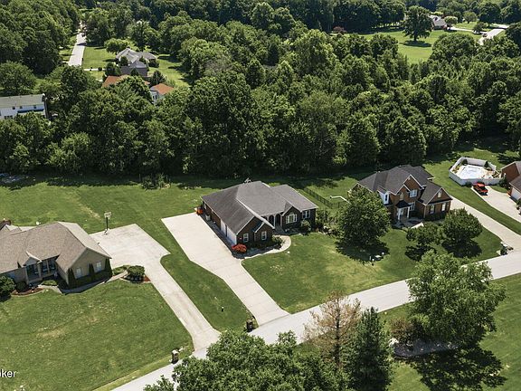 4th image of 578 Deer Run Way