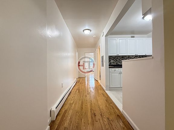 3rd image of 1012 Evergreen Ave #1F