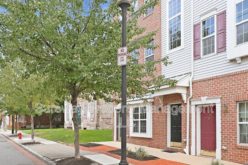 3 bed, 2.5 bath, 1806 sqft, $2,700 — Photo 2