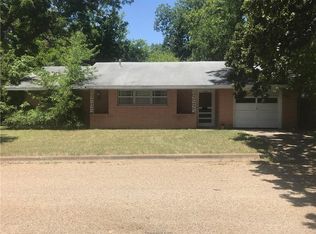 703 Nash Ave, Cameron, TX 76520