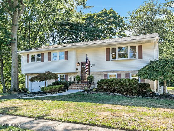 3rd image of 564 Morley Court