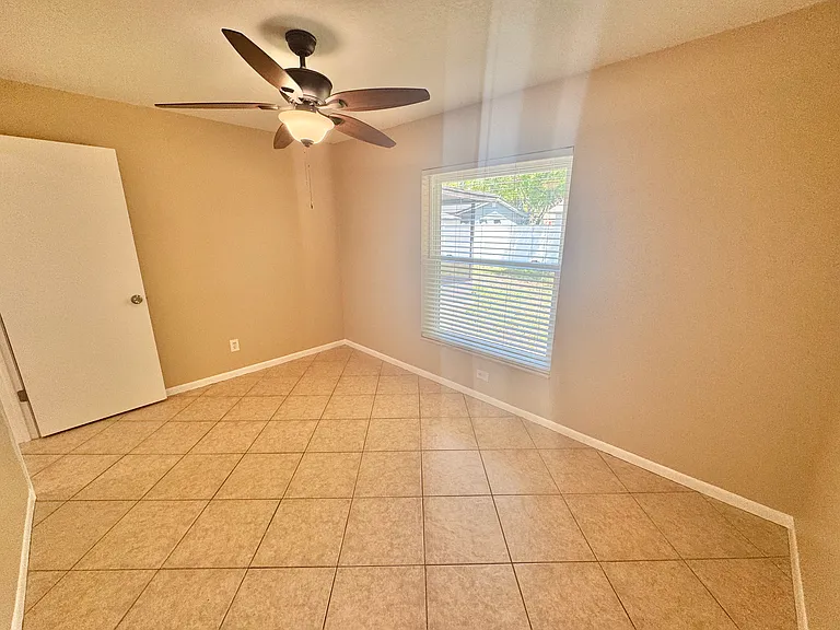 5002 Seneca Ave — Photo 14