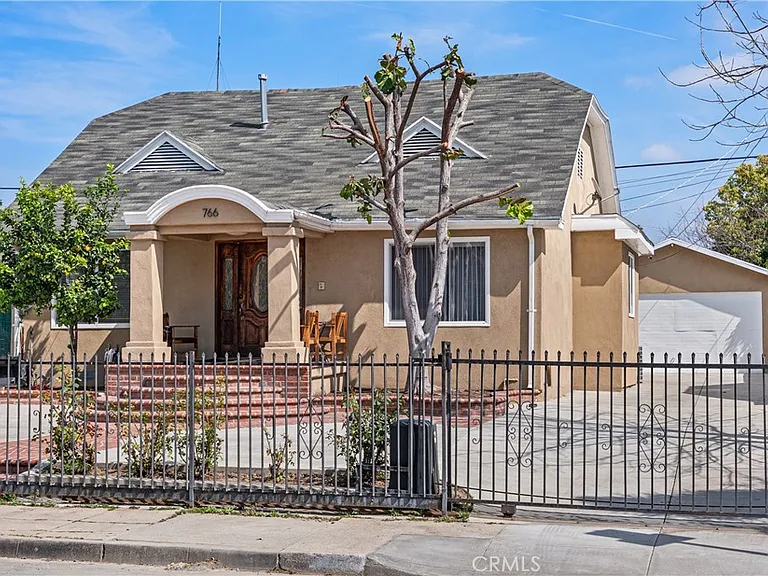 766 N Alexandria Ave — Photo 4